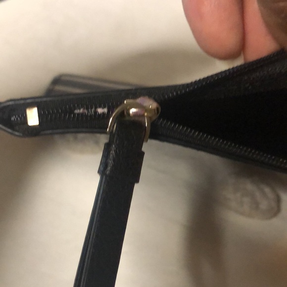 KATE SPADE black and cream leather wristlet. - Picture 10 of 10